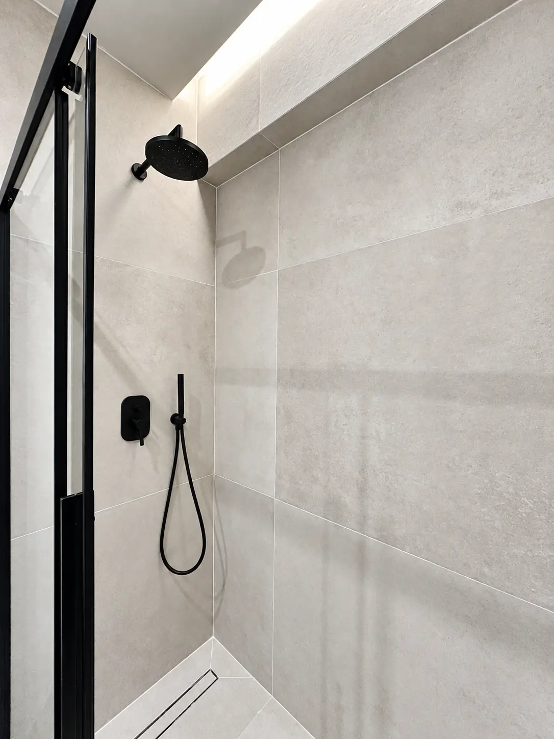 Walk-in shower with matte black fittings